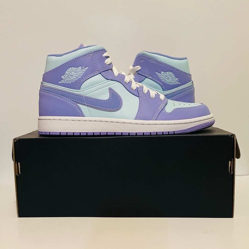 Jordan 1 mid 8.5 men or 10 women